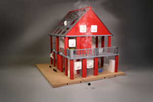 Taktik-Trainer: Rauch zieht aus einem gekippten Fenster