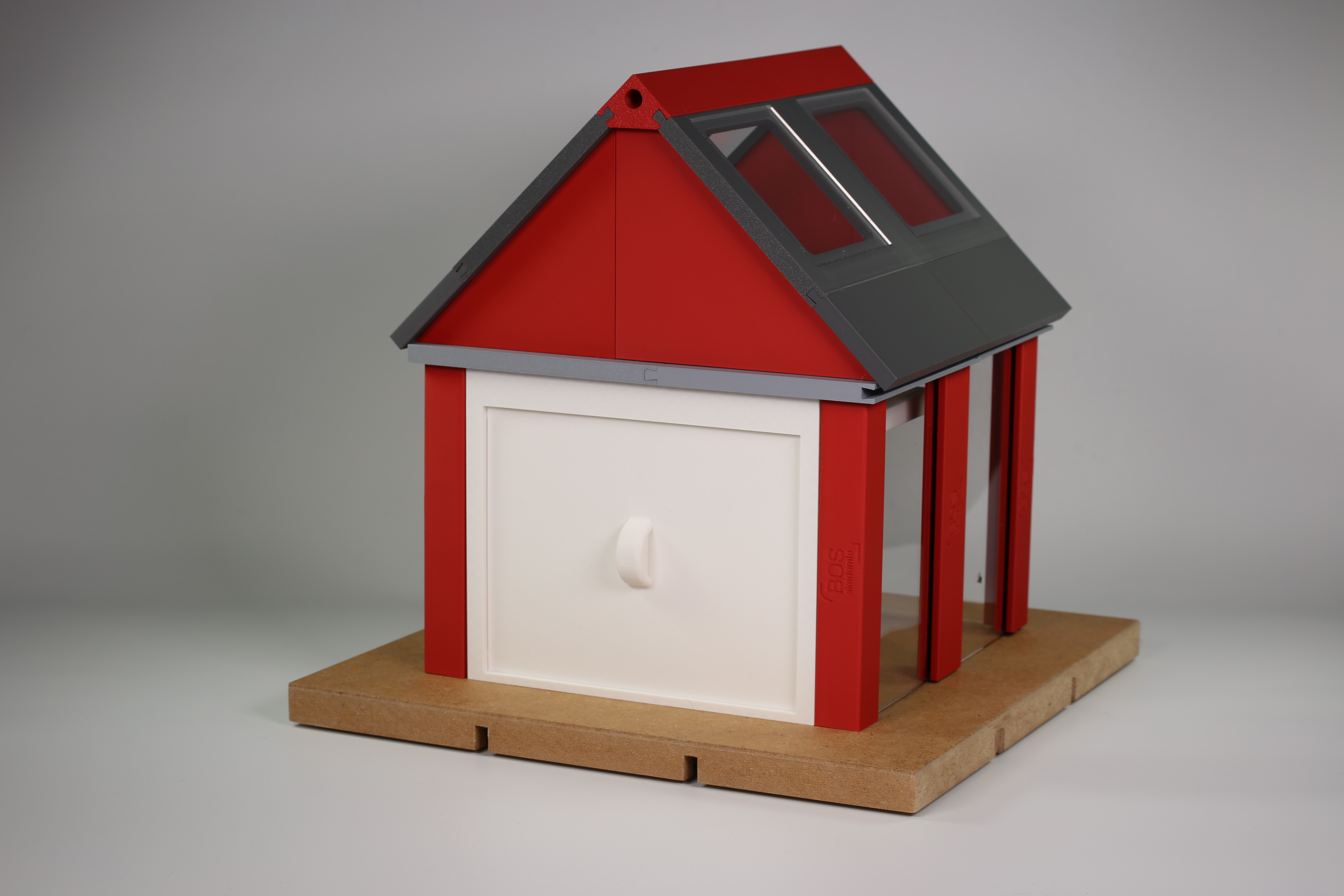 Taktik-Trainer: Garagenerweiterung mit Satteldach und geschlossenem Tor