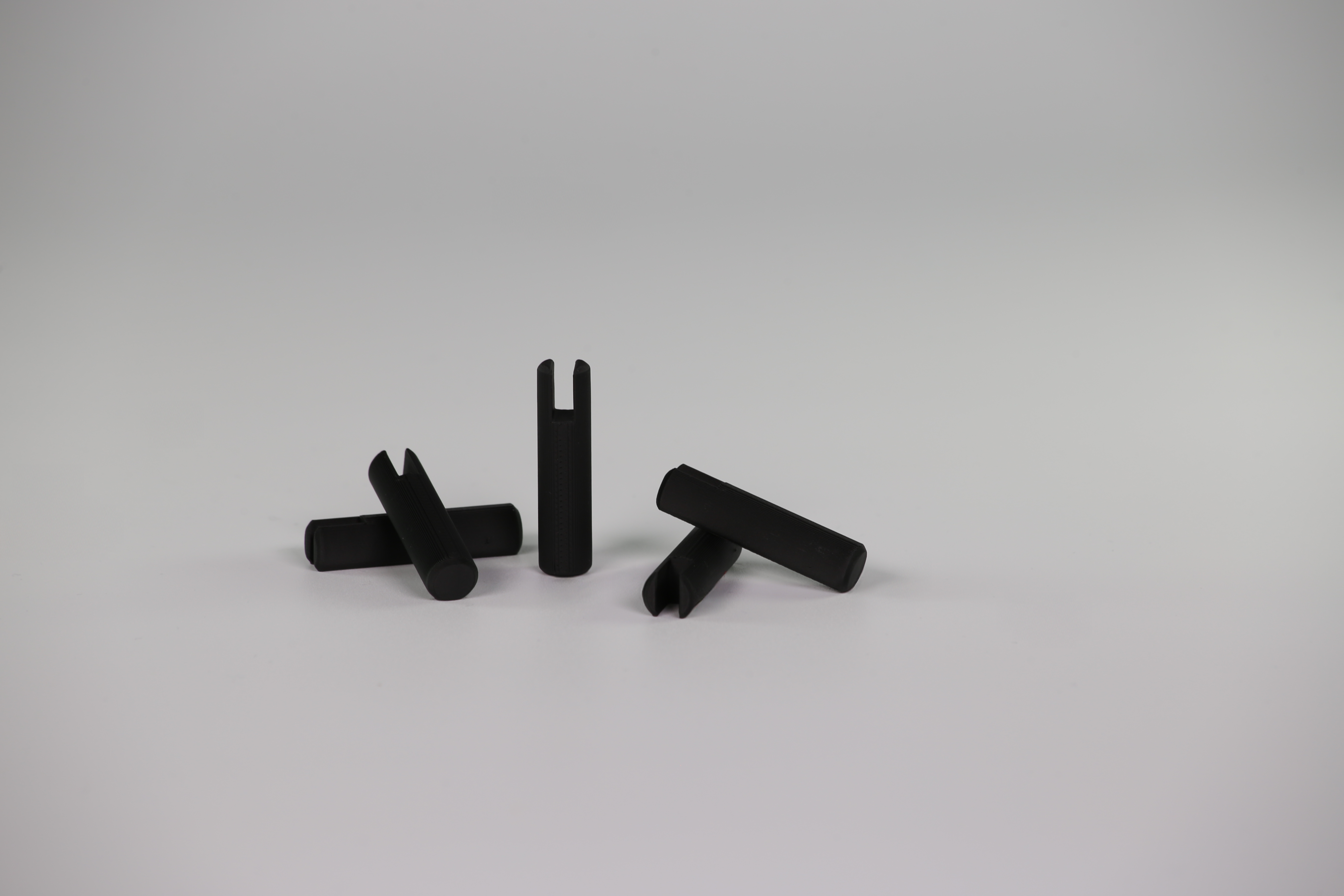 Schlitzzapfen in schwarz