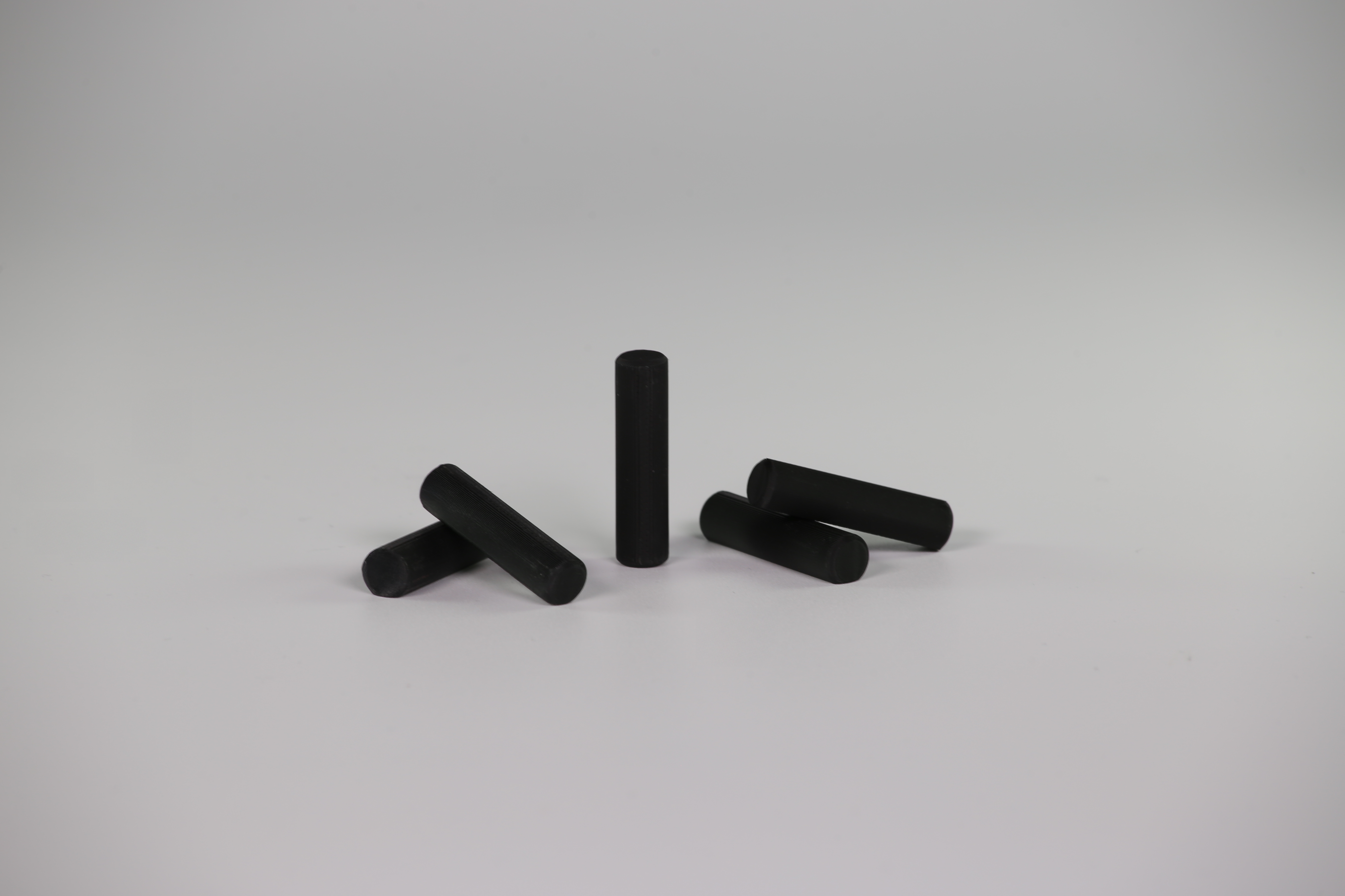 lange Zapfen in schwarz