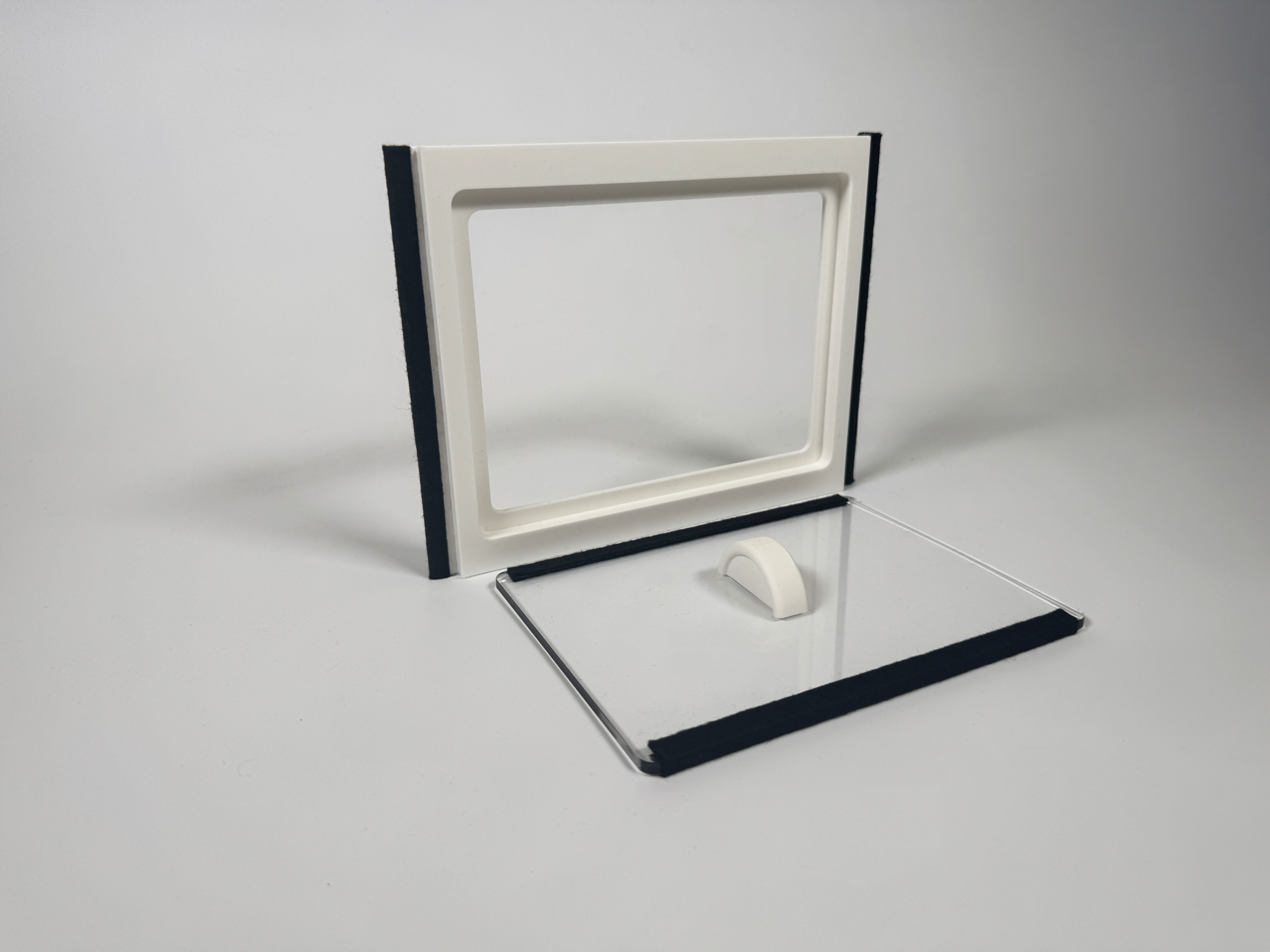 Geöffnete Serviceklappe Geöffnete Serviceklappe