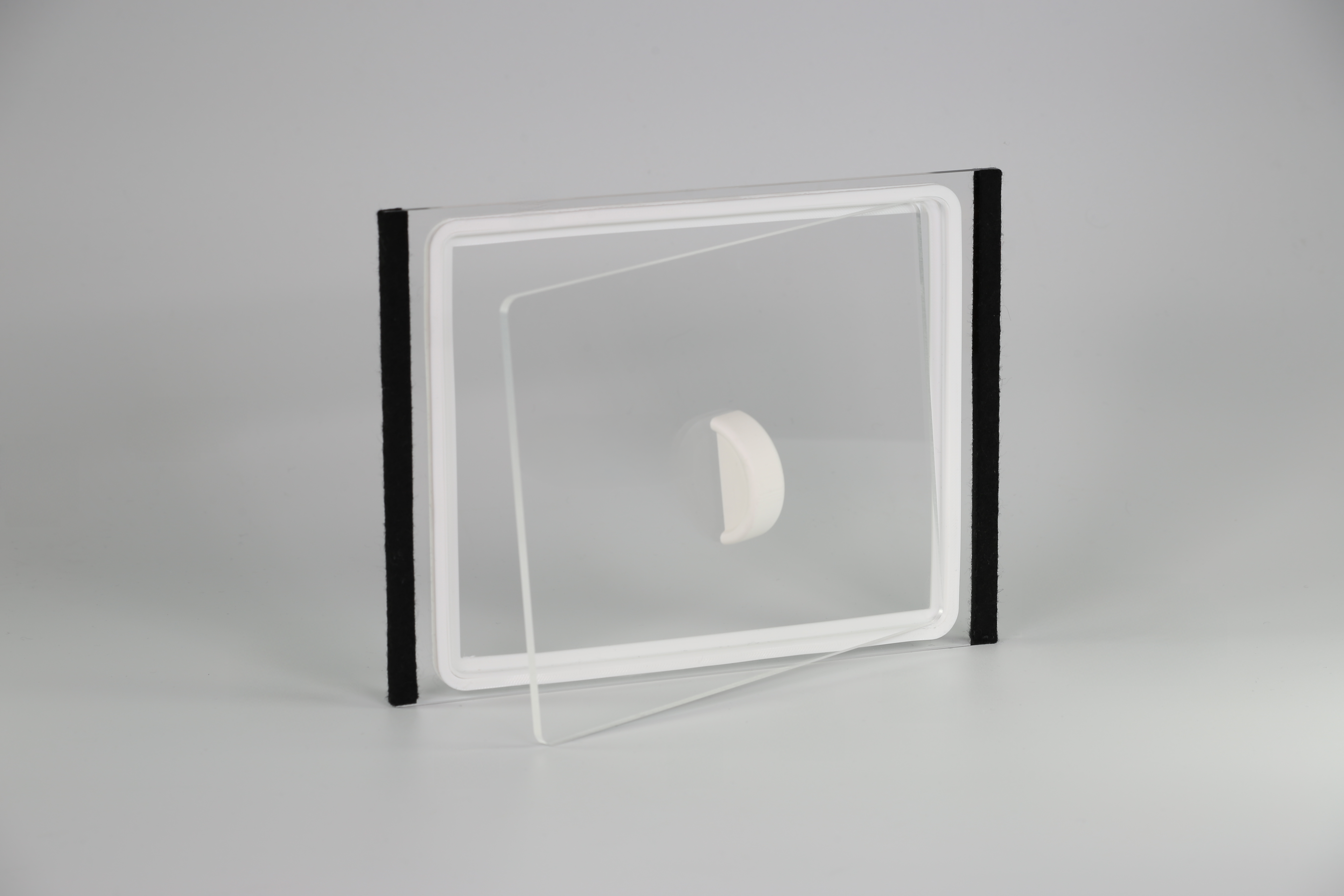 Geöffnete Serviceklappe