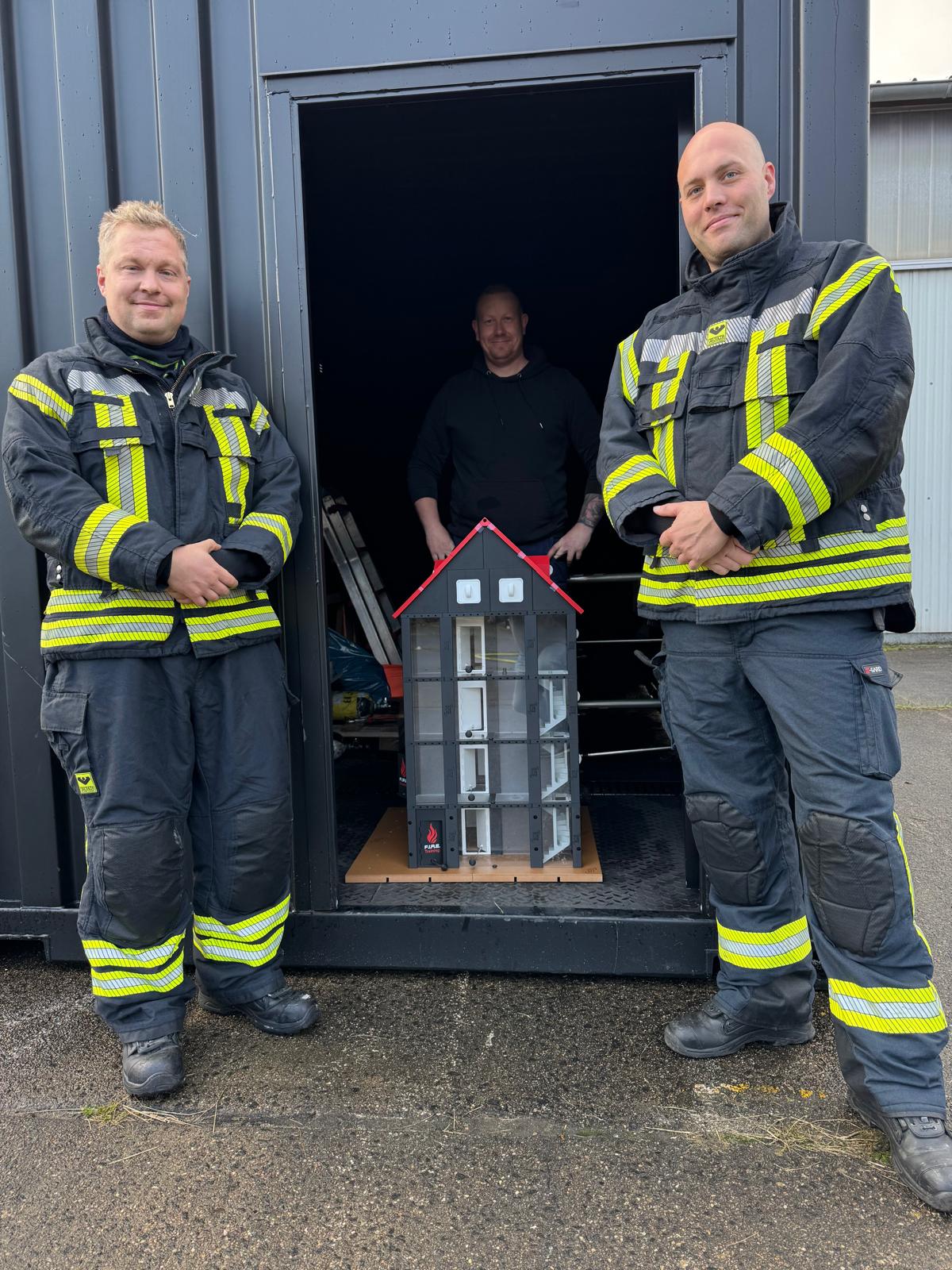 Auslieferung eines Taktik-Trainers an die F.I.R.E Training GmbH.