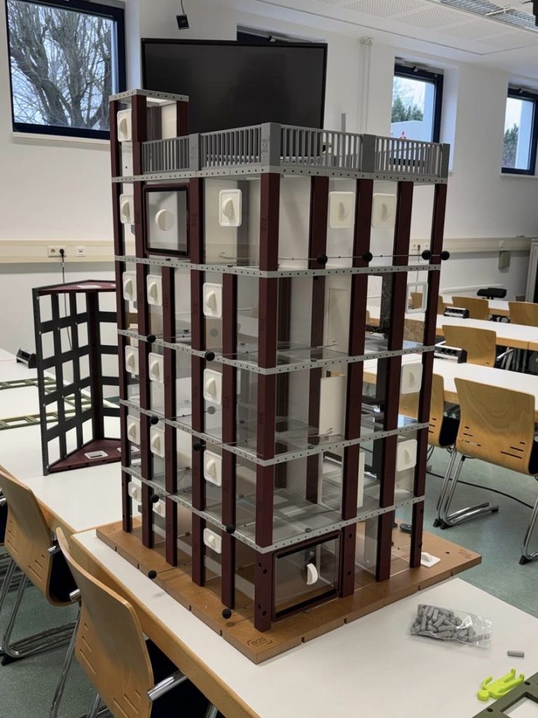 Auslieferung Taktik-Trainer Mehrfamilienhaus LFBK Koblenz