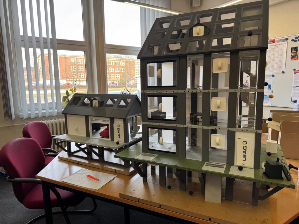 Leag Auslieferung Taktik-Trainer mit doppelter Garage