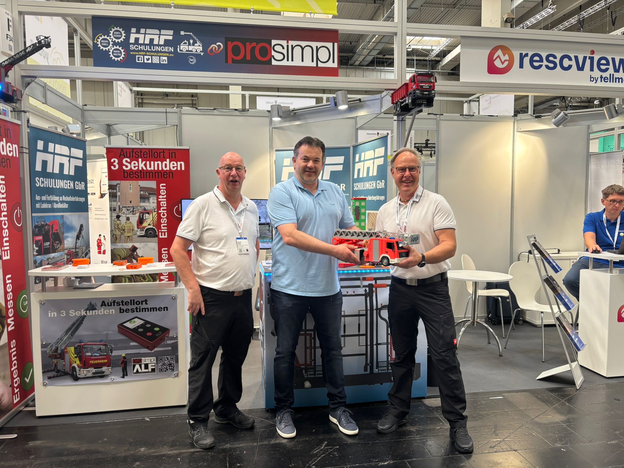 Übergabe eines Drehleiter-Trainers auf der INTERSCHUTZ 2026